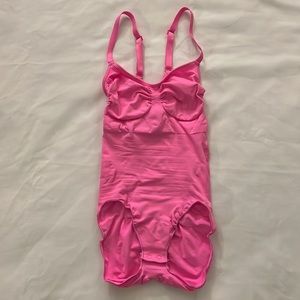 SKIMS SCULPTING BODYSUIT W. SNAPS